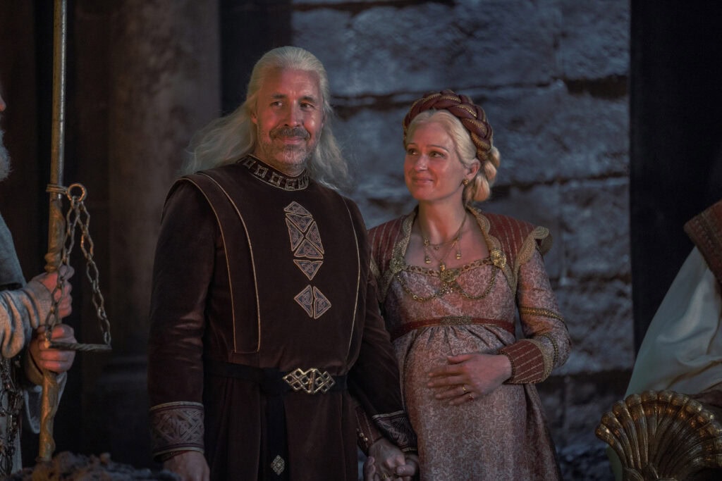 Veja a árvore genealógica da família targaryen Rei viserys i, o pacífico (paddy considine) e aemma arryn (sian brooke)