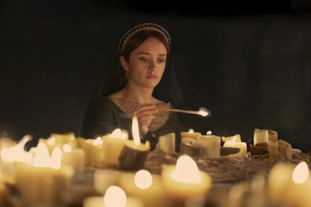 Veja a árvore genealógica da família targaryen Cena de "house of the dragon" com a alicent (olivia cooke) rodeada de velas