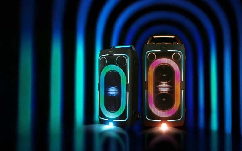 Caixas de som samsung st50f e st40f com luzes led vibrantes.