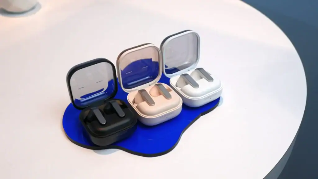 Galaxy buds4 e buds4 pro chegam com novo design e áudio aprimorado Fones galaxy buds4 e buds4 pro