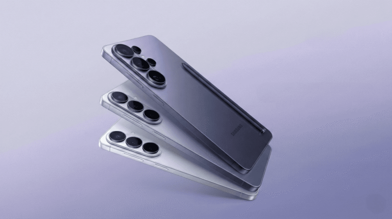 Três smartphones galaxy s26, s26+ e s26 ultra empilhados, destacando suas câmeras e design moderno.
