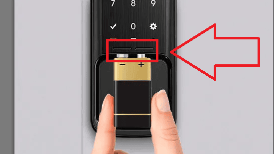 Melhores fechaduras digitais para comprar para sua casa Entrada para bateria de 9v / imagem: intelbras