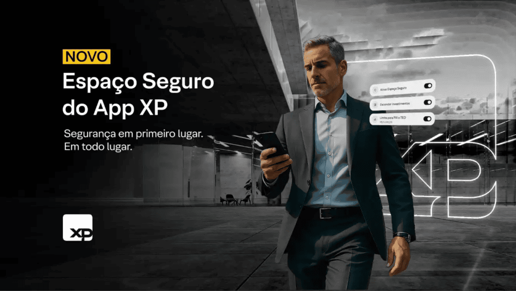 Apps de bancos: como ativar o modo de proteção por localização Imagem de um homem usando smartphone com app de segurança xp ativado.