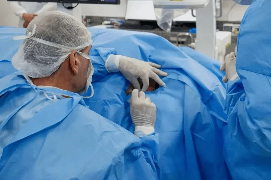 Découvrez tout sur la polylaminine, la substance qui régénère les lésions de la moelle épinière. Procédure chirurgicale utilisant la polylaminine pour régénérer les lésions de la moelle épinière.