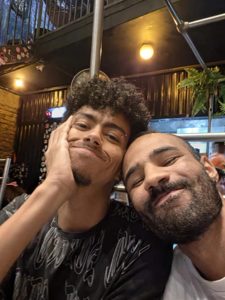 Обзор: Galaxy S26 Ultra предлагает инновационную функцию защиты конфиденциальности на экране и сохраняет отличные камеры. Фотография сделана фронтальной камерой Galaxy S26 Ultra.