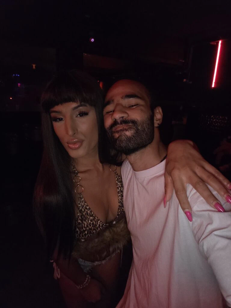 Обзор: Galaxy S26 Ultra предлагает инновационную функцию защиты конфиденциальности на экране и сохраняет отличные камеры. Фотография сделана фронтальной камерой Galaxy S26 Ultra.