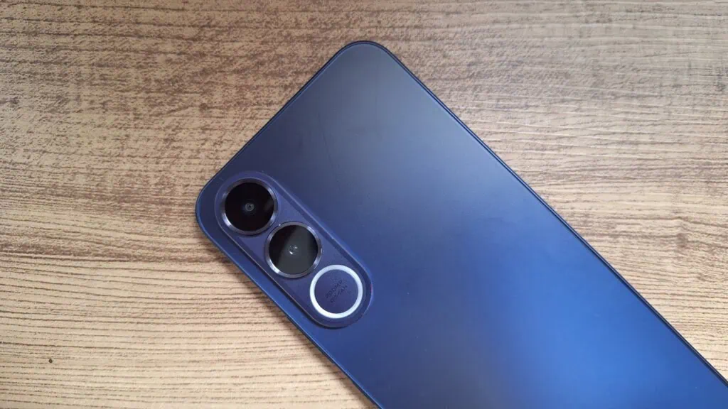 리뷰: Jovi V70 5G는 뛰어난 배터리와 200MP 카메라를 갖추고 있습니다. Jovi V70 5G의 후면부