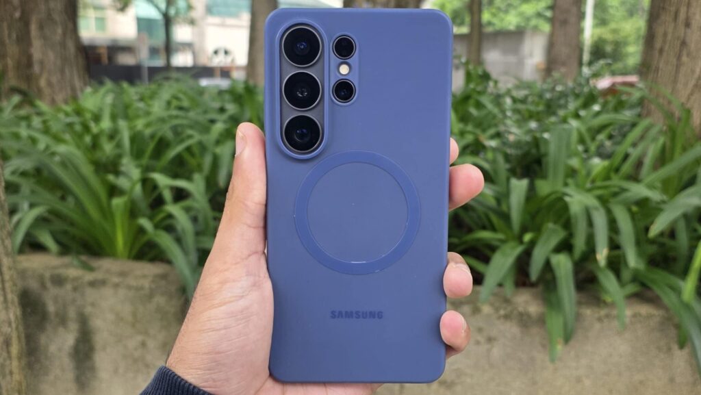 Review: De Galaxy S26 Ultra innoveert met een privacyscherm en behoudt uitstekende camera's. galaxy s26 ultra camera's aan de achterzijde