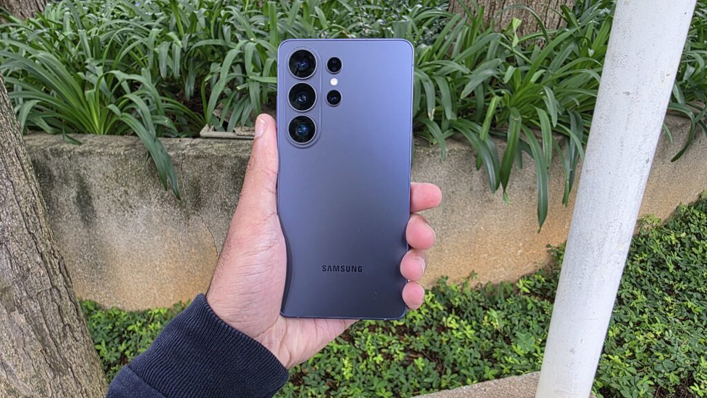 Review: galaxy s26 ultra inova com tela de privacidade e mantém ótimas câmeras Traseira do galaxy s26 ultra