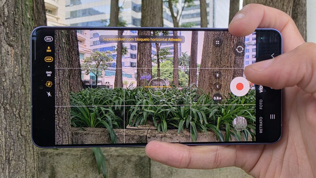 Review: galaxy s26 ultra inova com tela de privacidade e mantém ótimas câmeras Modo superestável do galaxy s26 ultra