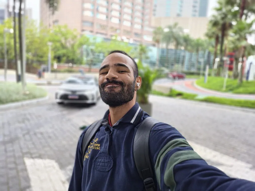 Обзор: Galaxy S26 Ultra предлагает инновационную функцию защиты конфиденциальности на экране и сохраняет отличные камеры. Обзор: Galaxy S26 Ultra внедряет инновации в области защиты конфиденциальности на экране, сохраняя при этом превосходные камеры. Новое поколение премиальных смартфонов Samsung отличается беспрецедентной технологией защиты конфиденциальности на экране, улучшенными камерами и увеличенным временем автономной работы, а также другими новыми функциями. Ознакомьтесь с нашим мнением: