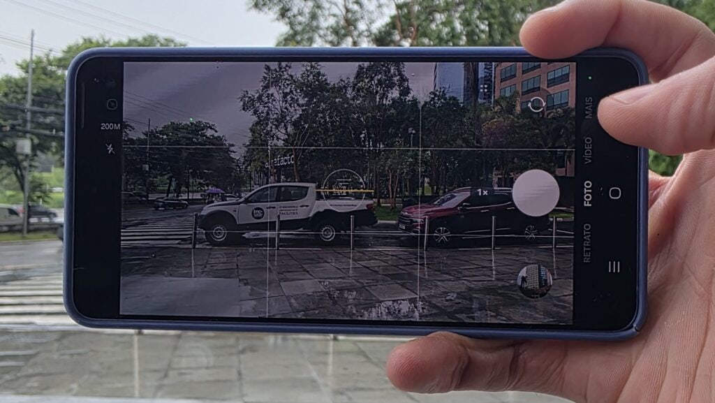 Review: De Galaxy S26 Ultra innoveert met een privacyscherm en behoudt uitstekende camera's. De Galaxy S26 Ultra maakt een foto met een resolutie van 200 MP.