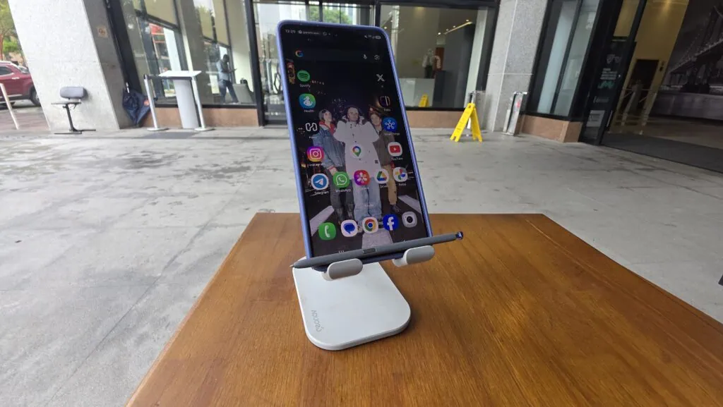 Review: galaxy s26 ultra inova com tela de privacidade e mantém ótimas câmeras Galaxy s26 e s pen