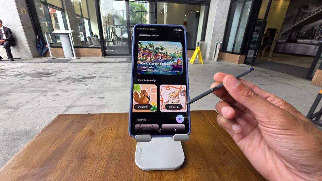 Review: galaxy s26 ultra inova com tela de privacidade e mantém ótimas câmeras Galaxy s26 ultra e s pen