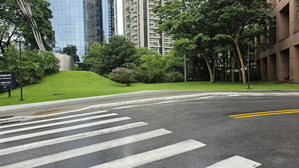 Обзор: Galaxy S26 Ultra предлагает инновационную функцию защиты конфиденциальности на экране и сохраняет отличные камеры. Фотография сделана на Galaxy S26 Ultra.