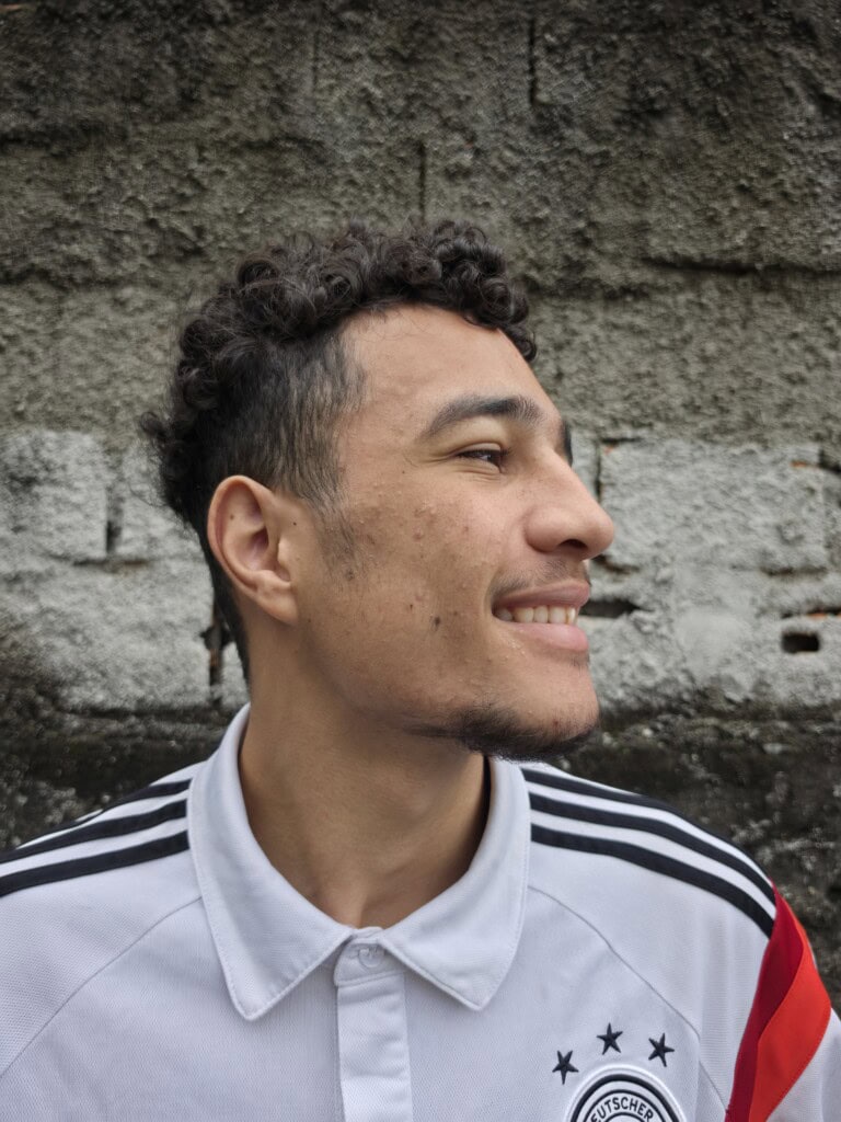 Review: galaxy s26 ultra inova com tela de privacidade e mantém ótimas câmeras Review: galaxy s26 ultra inova com tela de privacidade e mantém ótimas câmeras. A nova geração do smartphone premium da samsung traz tecnologia inédita de privacidade de tela, câmeras aprimoradas e maior duração de bateria, dentre outras novidades. Vela o que achamos dele: