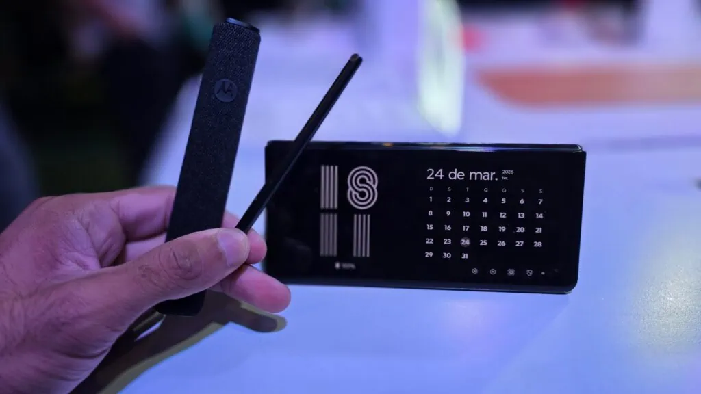 Lenovo Tech World Brasil 2026: Se alle kunngjøringene fra arrangementet! Motorola Razr Fold (lukket)