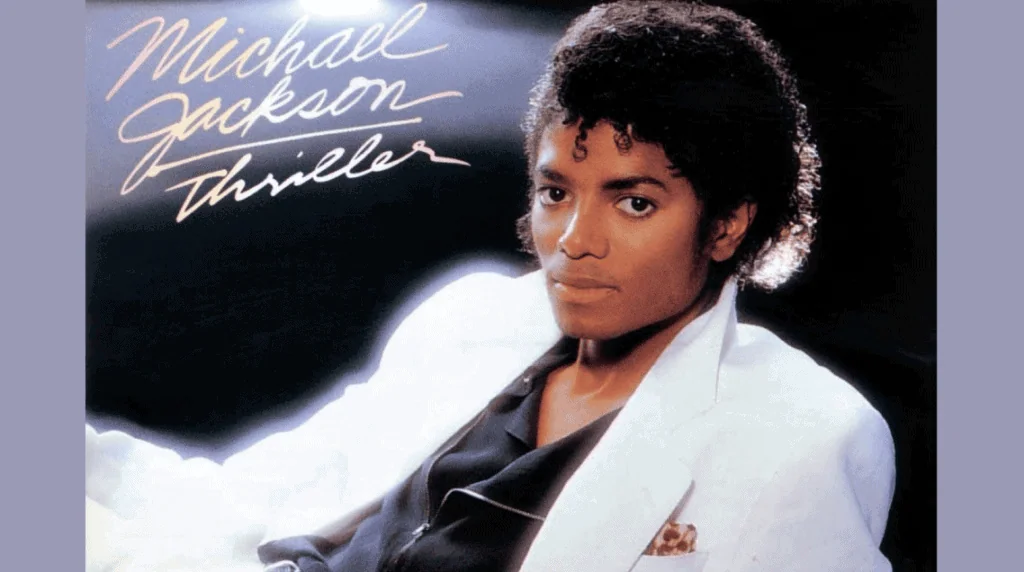 Cinebiografia de michael jackson estreia em abril. Relembre a polêmica carreira do rei do pop Capa do álbum thriller, um dos álbuns mais vendidos da história / reprodução: internet
