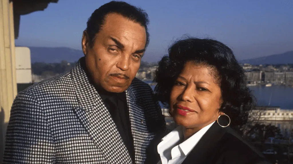 Cinebiografia de michael jackson estreia em abril. Relembre a polêmica carreira do rei do pop Joseph jackson e katherine jackson, pai e mãe de michael jackson / reprodução: internet