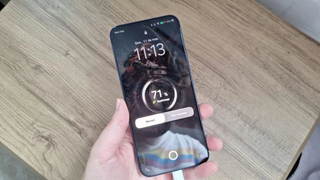 The Jovi v70 5g arrives in Brazil with a 200 MP camera and a giant battery. Jovi v70 5g recharging
