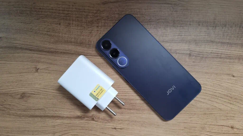 The Jovi v70 5g arrives in Brazil with a 200 MP camera and a giant battery. Jovi v70 5g with 90w charger included in the box