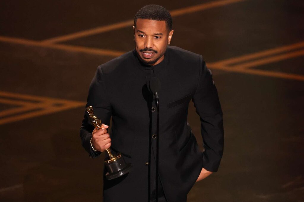 Confira a lista completa de vencedores do oscar 2026 Ator michael b. Jordan com estatueta de melhor ator por seu papel em pecadores