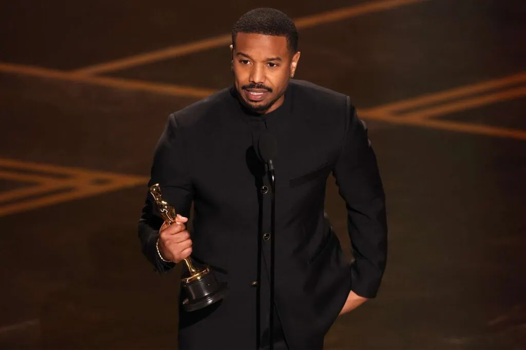 Bekijk de complete lijst met winnaars van de Oscars van 2026. Acteur Michael B. Jordan ontvangt de prijs voor Beste Acteur voor zijn rol in Sinners.