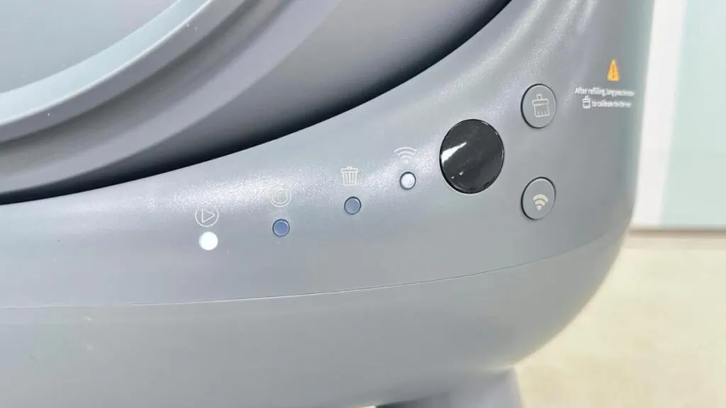 Amicura cura x1: caixa de areia inteligente traz mais conforto e limpeza para o seu gato Painel touch da amicura cura x1 / reprodução: internet