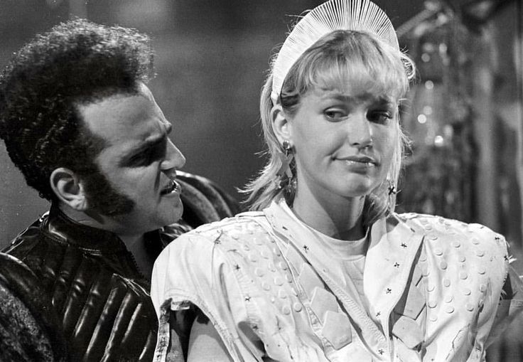 Super xuxa contra o baixo astral em 4k: onde assistir ao clássico e curiosidades da restauração Guilherme karan como baixo astral e xuxa em cena do longa