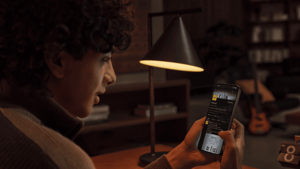 Le Poco X8 Pro arrive au Brésil avec un appareil photo de 50 MP et la possibilité de servir de batterie externe. En savoir plus. Un homme utilise un Xiaomi Poco X8 Pro