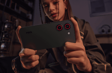 Mulher usando xiaomi poco x8 pro