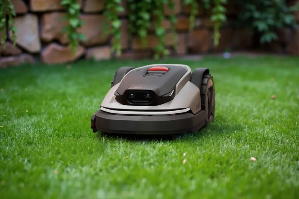 Roborock debuts in Brazil with robot vacuum cleaners, floor cleaners, and even smart lawnmowers. Roborock rockneo q1