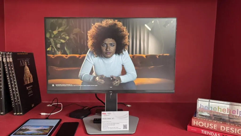 Pagina iniziale TCL: Scopri tutti i prodotti presentati nell'app 2026. Monitor da gioco TCL QD-Mini LED 25G64