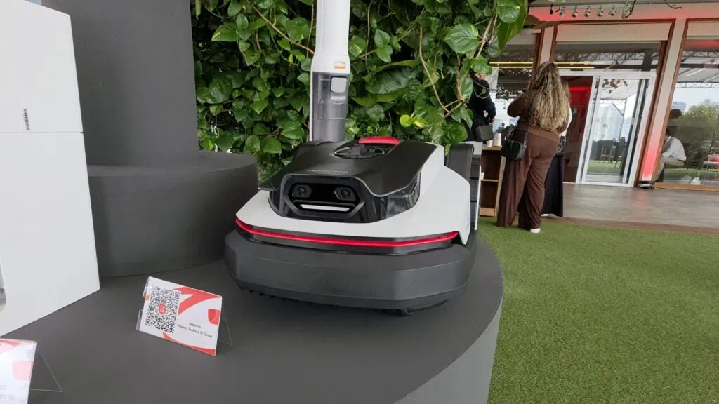 Roborock debuts in Brazil with robot vacuum cleaners, floor cleaners, and even smart lawnmowers. Roborock rockneo q1