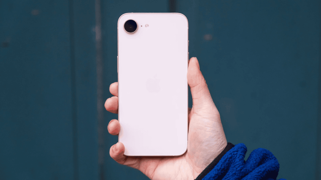 评测:iPhone 17e 兼具价格实惠、创新性和耐用性。 iPhone 17e 在巴西上市,售价从 5799 雷亚尔到 7299 雷亚尔不等。(图片:转载/macmagazine)