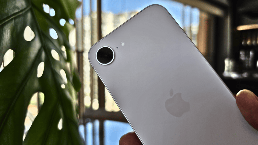 评测:iPhone 17e 兼具价格实惠、创新性和耐用性。 评测:iPhone 17e 兼具价格亲民、创新设计和耐用性。这款苹果最新推出的入门级产品现已上市。来看看我们的评测吧。