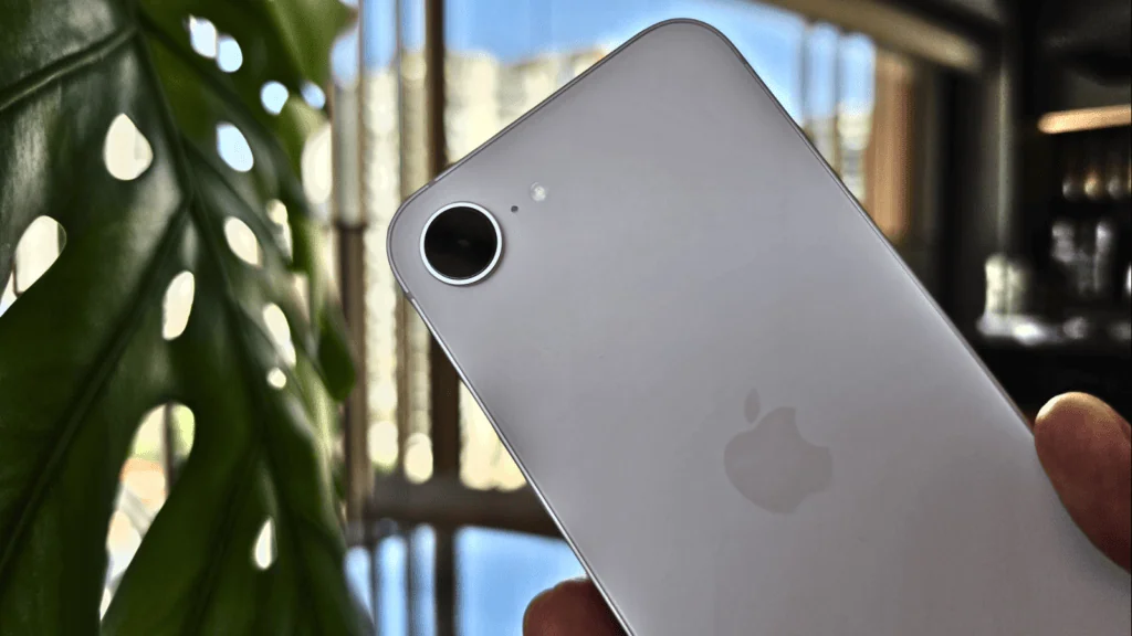 مراجعة: يجمع هاتف iPhone 17e بين السعر المعقول والابتكار والمتانة. مراجعة: يجمع هاتف iPhone 17e بين السعر المناسب والابتكار والمتانة. وهو متوفر الآن للبيع، ويُعدّ هاتف iPhone 17e أحدث منتجات آبل الاقتصادية. تعرف على رأينا فيه.