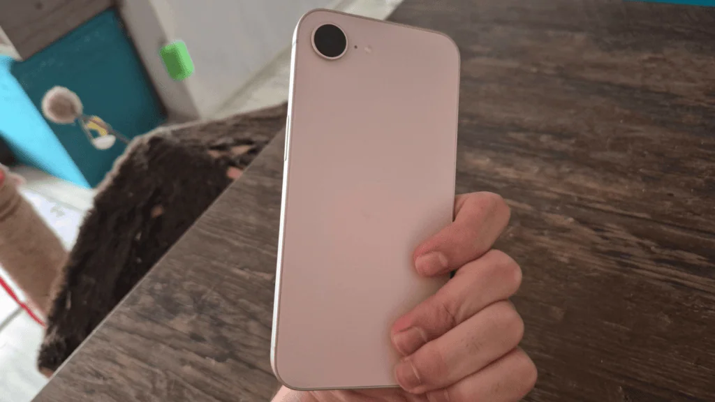 Review: iphone 17e combina economia, inovação e durabilidade Review: iphone 17e combina economia, inovação e durabilidade. Já disponível para venda, o iphone 17e é a nova aposta econômica da apple, com dois modelos de armazenamento, mesmo processador do iphone 17 e mais melhorias nas fotos. Veja o que achamos dele.