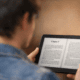 Plataformas de livros gratuitos para leitura online e download ajudam a impulsionar a literatura para outros píublicos. (gerada por inteligência artificial)