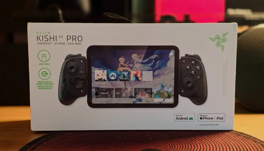 Anmeldelse: Razer Kishi V3 Pro: Razers håndholdte multifunksjonskontroller Razer Kishi V3 Pro-boks