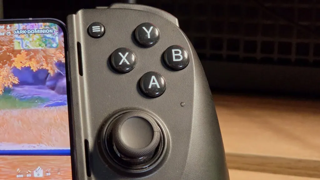 Anmeldelse: Razer Kishi V3 Pro: Razers håndholdte multifunksjonskontroller Anmeldelse: Razer Kishi V3 Pro: Razers håndholdte multifunksjonskontroller. Denne håndholdte kontrolleren for Android, iPhone (iOS) og Windows-PC-er tilbyr førsteklasses funksjoner, god byggekvalitet og ergonomi. Se hva vi syntes.