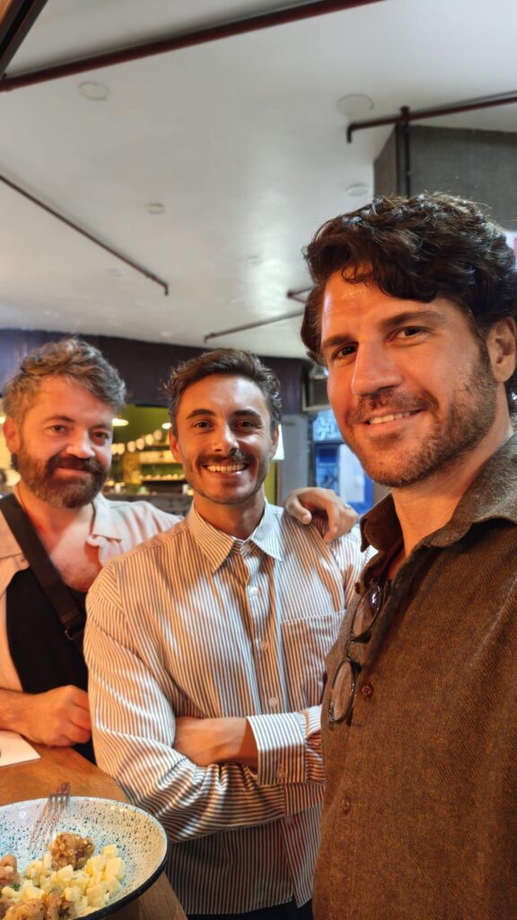 Review: motorola signature é um show de acertos em câmera e bateria. Com especificações para bater de frente com galaxy s26 ultra e iphone 17 pro max, opção da motorola é mais barata e entrega ótima experiência de uso. Veja a análise