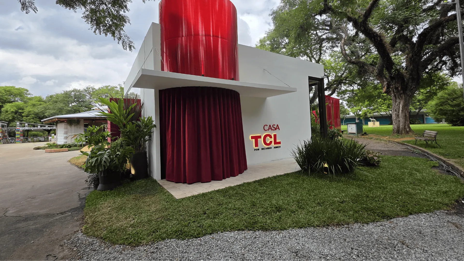 Pagina iniziale TCL: Scopri tutti i prodotti presentati nell'app 2026. TCL House: Scopri tutti i prodotti presentati al BAB 2026. In qualità di partner tecnologico della Biennale Brasiliana di Architettura, l'azienda ha presentato un progetto ideato dall'architetto Ricardo Abreu. Scopri tutti i prodotti:
