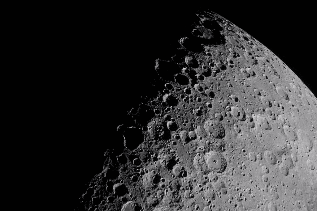 НАСА опубликовало фотографии Луны в разрешении 8K, сделанные во время прохождения миссии «Артемида II». НАСА опубликовало фотографии Луны в разрешении 8K, сделанные во время прохождения миссии «Артемида II».