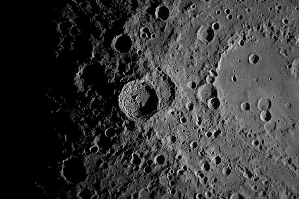 НАСА опубликовало фотографии Луны в разрешении 8K, сделанные во время прохождения миссии «Артемида II». НАСА опубликовало фотографии Луны в разрешении 8K, сделанные во время прохождения миссии «Артемида II».