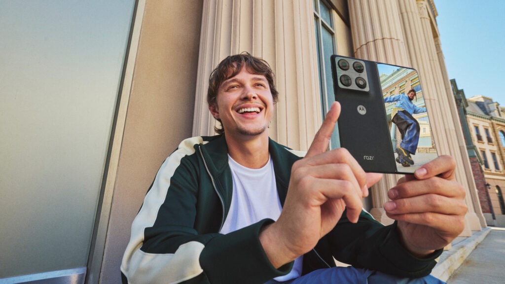 Motorola razr fold é anunciado oficialmente e ganha data de lançamento no brasil. O aguardado smartphone dobrável da motorola em formato de livro foi apresentado em evento nos estados unidos. Saiba tudo sobre o anúncio, incluindo espectativas para a chegada dele ao brasil