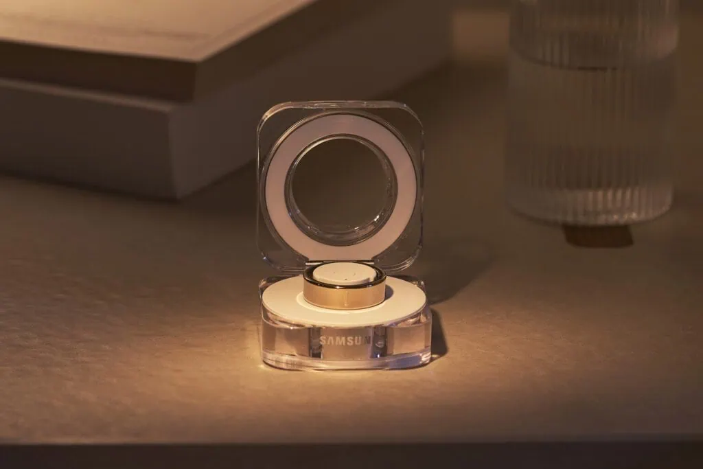 Galaxy ring 2 deve chegar em 2027 com mais funções de saúde e bateria maior Galaxy ring recarregando