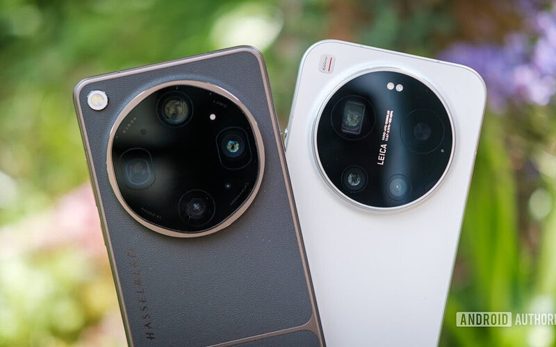 Oppo find x9 ultra e xiaomi 17 ultra lado a lado em área externa