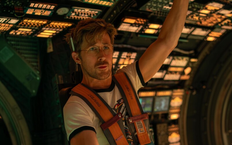 Ator ryan gosling em cena de devoradores de estrelas, um dos melhores filmes de 2026 até o momento