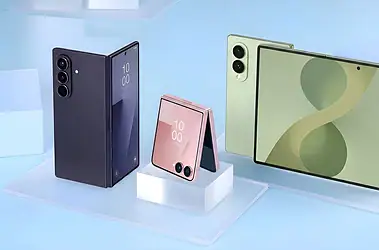 Imagem promocional da samsung mostra galaxy z fold8, galaxy z fold8 ultra e galaxy z flip8 no pré-registro do galaxy unpacked 2026
